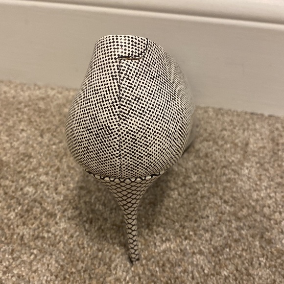 NIB Giuseppe black and white patterned peep toe heels. Size 38.5 - Picture 10 of 16